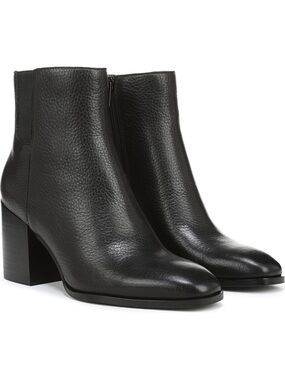 NWOT VIONIC Vynn Plain Toe Boots
Size 8